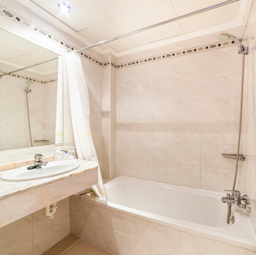 Bathroom 4, Globales Condes de Alcudia, Baleares