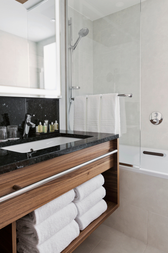 Bathroom 5, Marriott Hotel Vienna, Wien