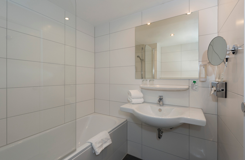 Bathroom 4, Essential by Dorint Bremen – Vahr, Bremen