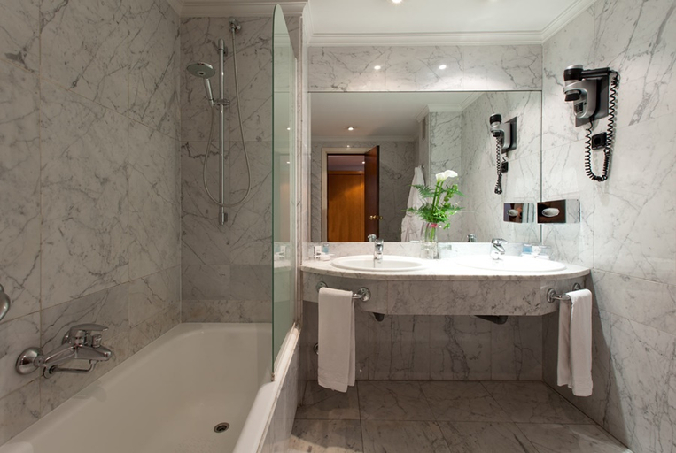 Bathroom 5, Santos Agumar, Madrid