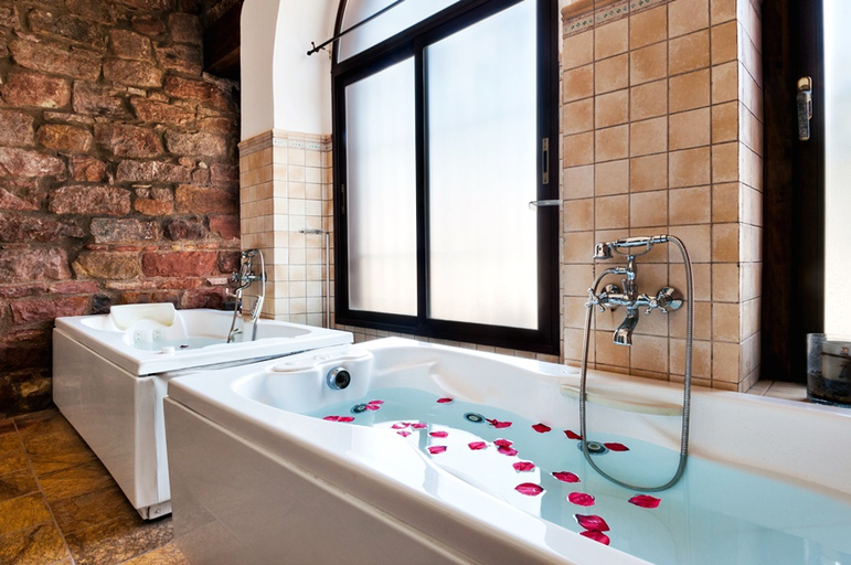 Bathroom 5, Gran hotel & Spa  Marmolejo, Jaén