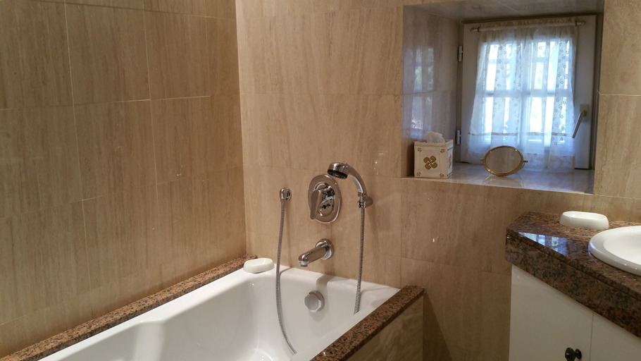 Bathroom 4, BIDACHUNA, Pyrénées-Atlantiques