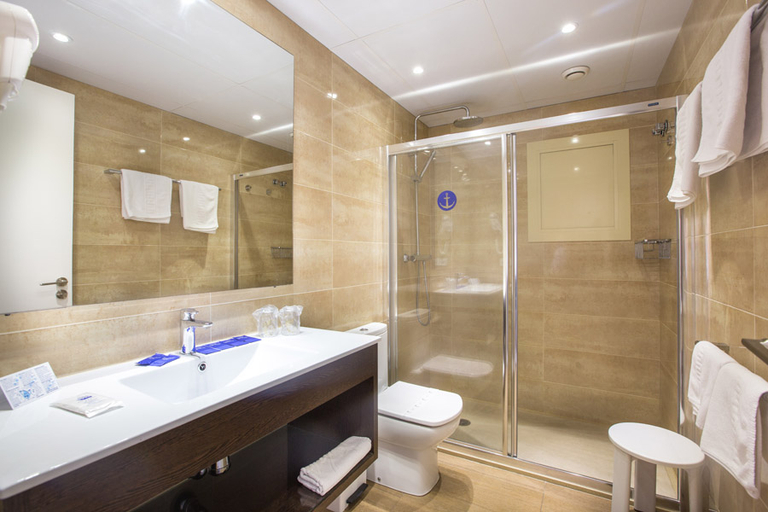 Bathroom 4, La Carolina, Girona
