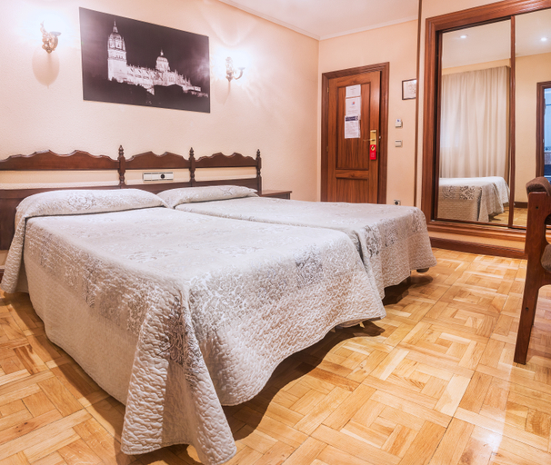 Bedroom 3, Castellano I, Salamanca