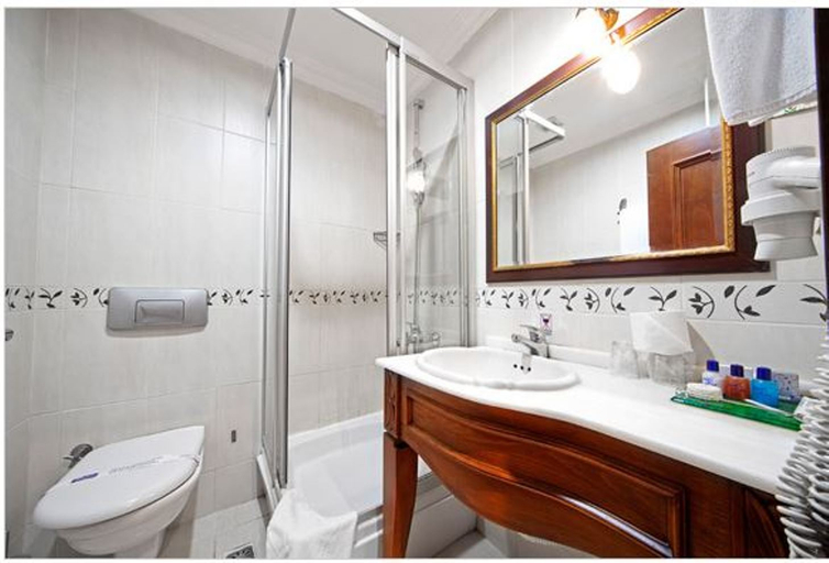 Bathroom 5, Azade Hotel, Fatih