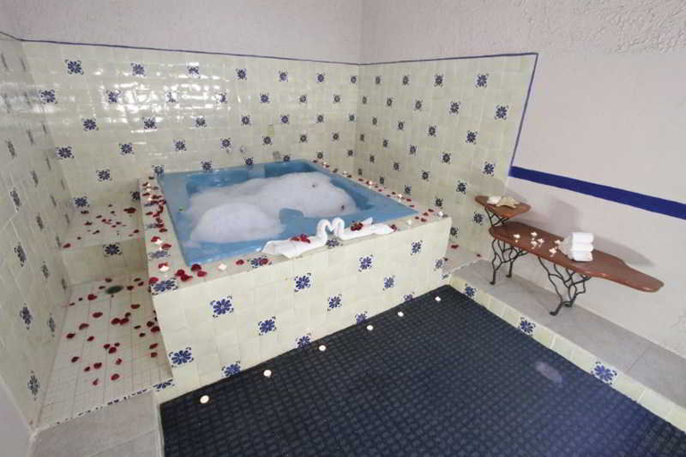 Bathroom 5, Montetaxco Resort & Country Club, Tetipac