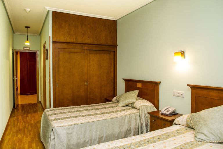Bedroom 3, Hotel Los 14, Asturias