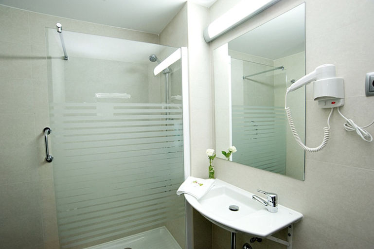 Bathroom, Cisneros, Madrid