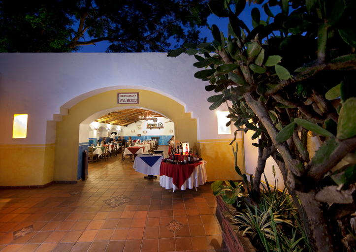Food & Drinks 4, Viva Dominicus Beach Wyndham Trademark All Inclus, San Rafael del Yuma