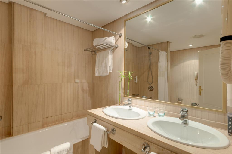 Bathroom 5, AZZ Mérida Medea, Badajoz