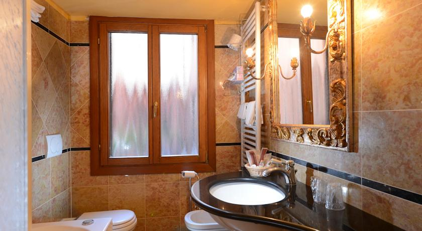 Bathroom 4, Antico Panada, Venezia