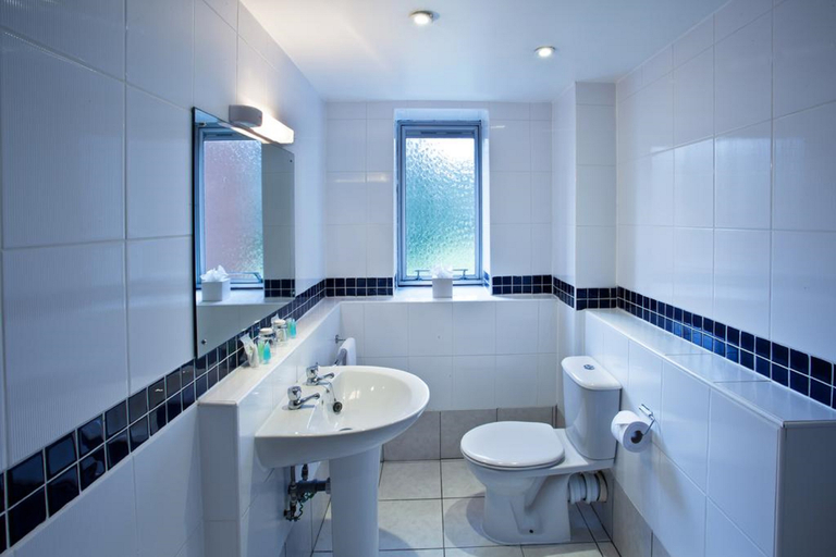 Bathroom 3, Royal Court, Coventry
