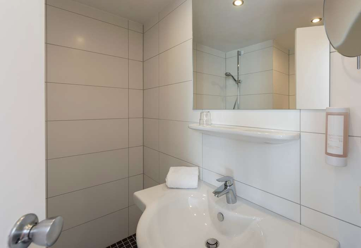 Bathroom 4, Essential by Dorint Bremen – Vahr, Bremen