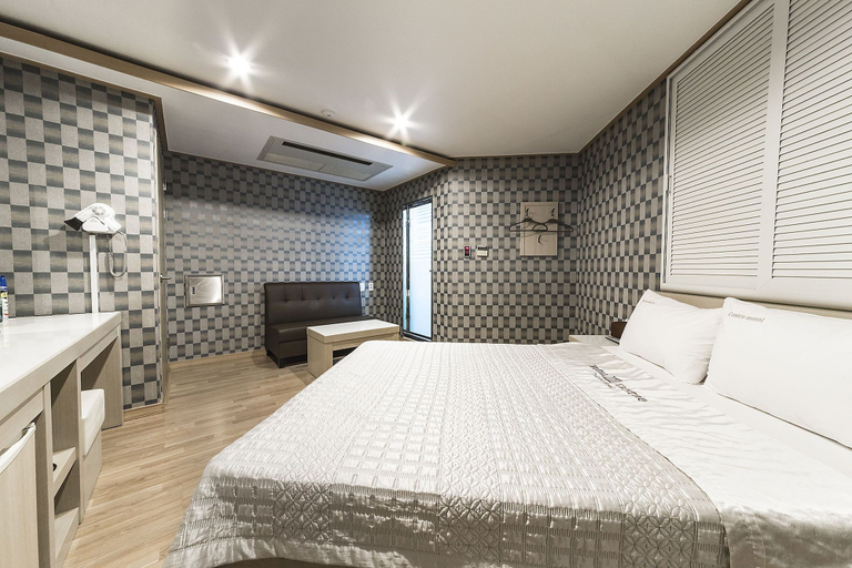 Others 5, Centro Motel, Anyang
