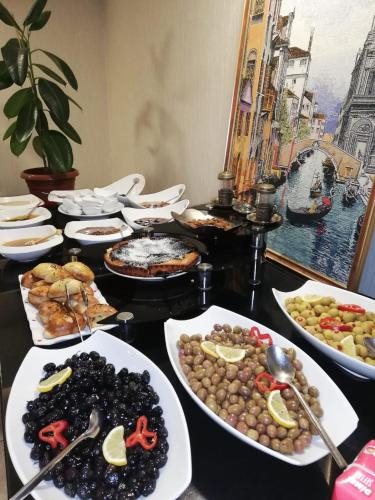 Sular Hotel, Merkez
