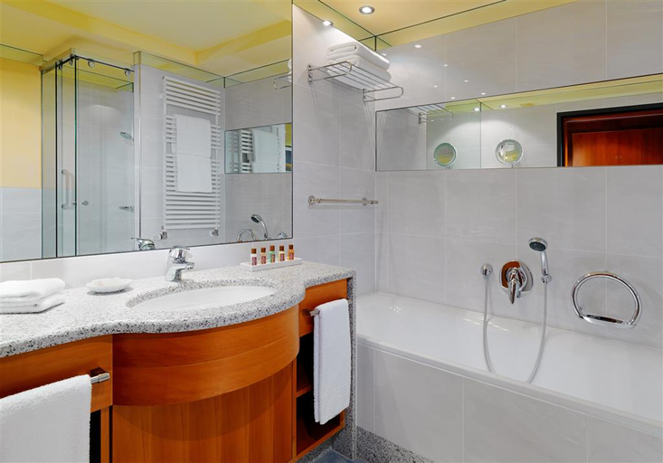 Bathroom 4, Sheraton Grand Salzburg, Salzburg
