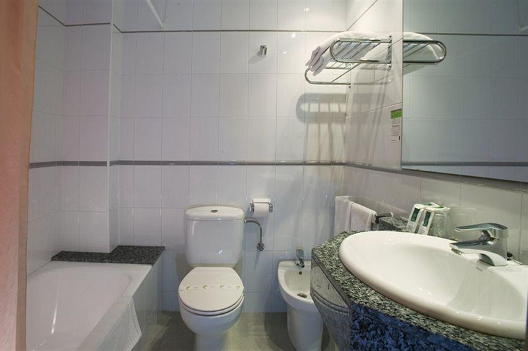 Bathroom 5, Medes II , Girona
