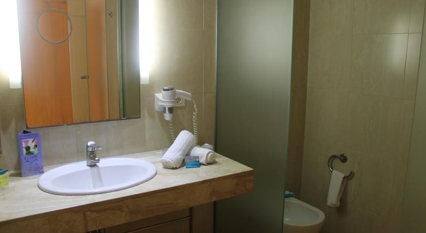 Bathroom 3, Levante Beach Apartamentos, Alicante
