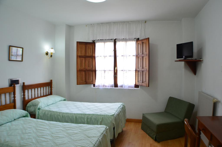 Bedroom 3, Hotel Salldemar, Cantabria