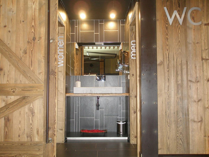 Public Area 2, Riu Nere, Lleida