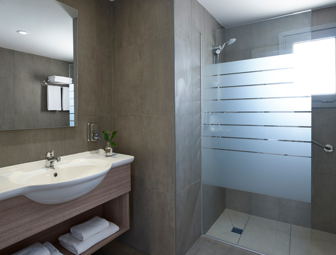 Bathroom 5, Louis St. Elias Resort & Waterpark