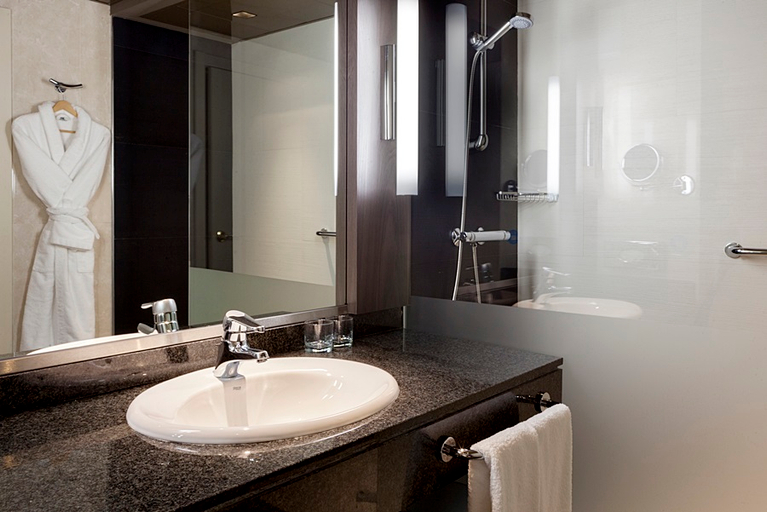 Bathroom 5, Marriott Hotel Madrid Auditorium, Madrid