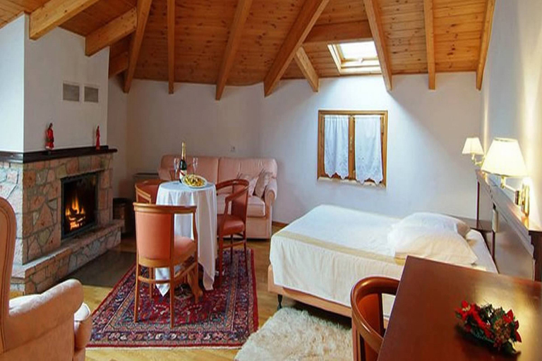 Bedroom 2, King Iniohos, Central Greece