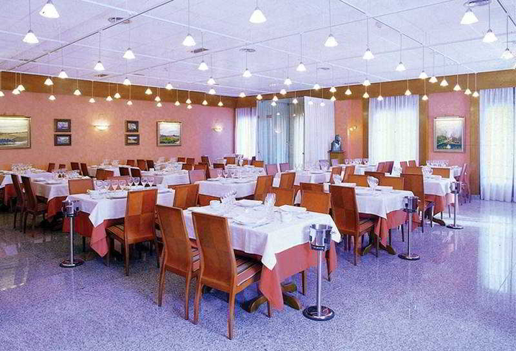 Food & Drinks 5, Apartamentos Plaza de Santiago - Estudios Turisticos - 1 LLAVE, Madrid