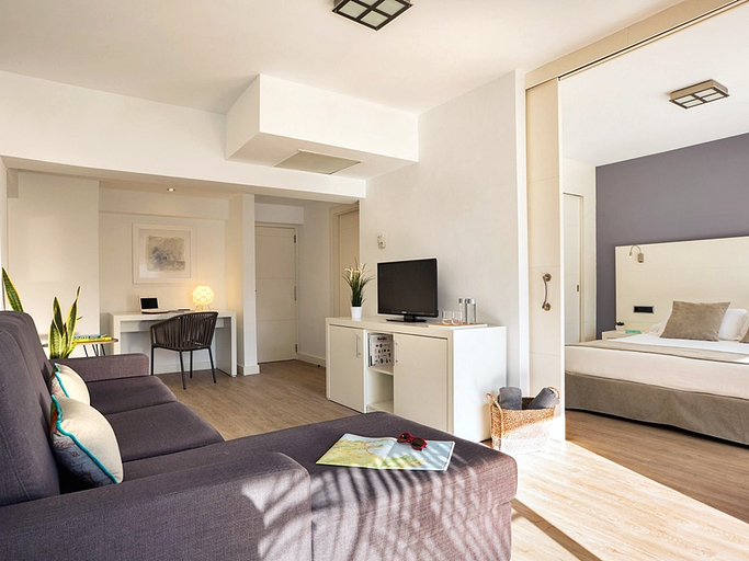 Bedroom 3, Las Gaviotas Suites Hotel, Baleares