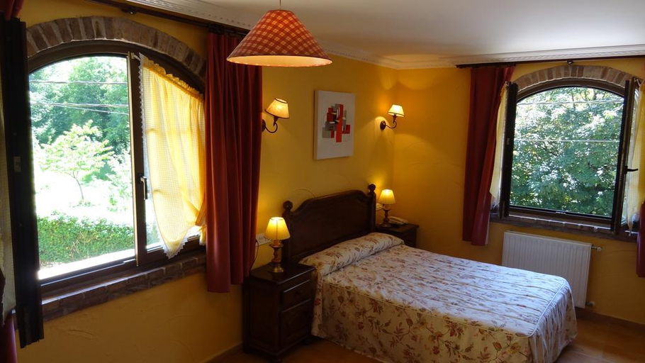 Bedroom 3, Hotel Intriago I & II, Asturias