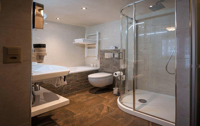 Bathroom 5, Albana Real, Visp