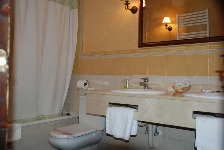 Bathroom, Cueva del Fraile, Cuenca