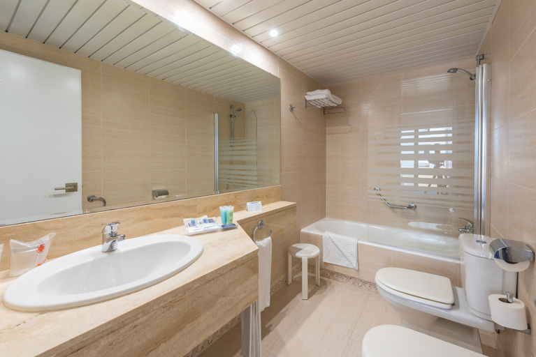 Bathroom 5, Hotel Best Delta, Baleares