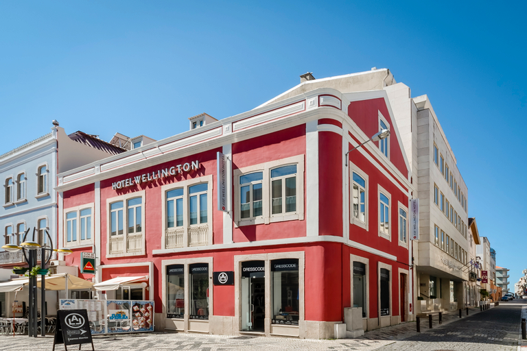 Exterior & Views 24