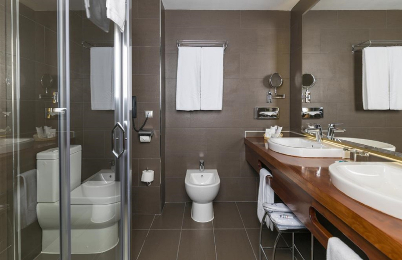 Bathroom 5, Font d'Argent