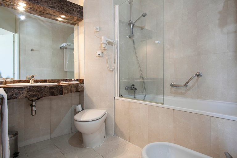 Bathroom, Crisol Quality Reus, Tarragona