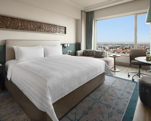 Shangri-la Hotel Surabaya, Surabaya