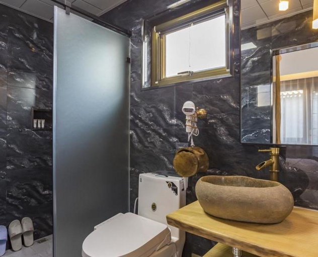 Bathroom 3, Floral Hotel · Xian Ju Chan Ting hotel, Beijing
