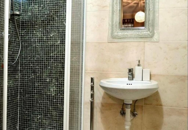 Bathroom 4, Sui Passi di Francesco, Perugia