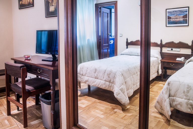 Bedroom 4, Castellano I, Salamanca