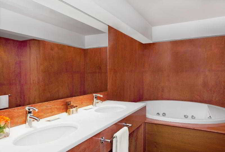 Bathroom 4, Sheraton Padova Hotel & Conference Center, Padua