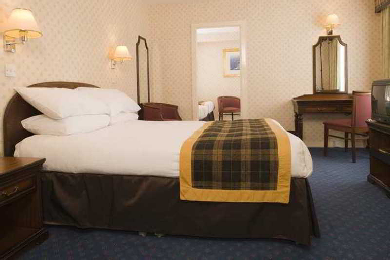 Bedroom 3, Doubletree by Hilton Aberdeen Treetops, Aberdeen