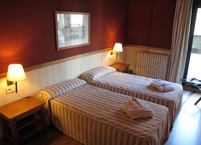 Bedroom 2, Shusski