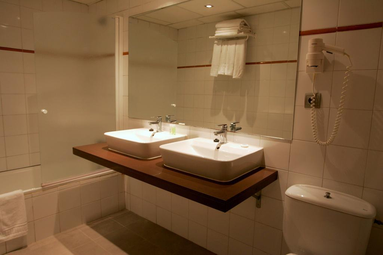 Bathroom 3, Jet, Baleares