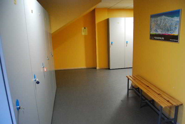 Public Area 2, Del Meligar