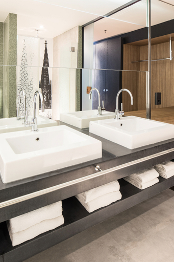 Bathroom 4, Radisson Blu Köln, Köln