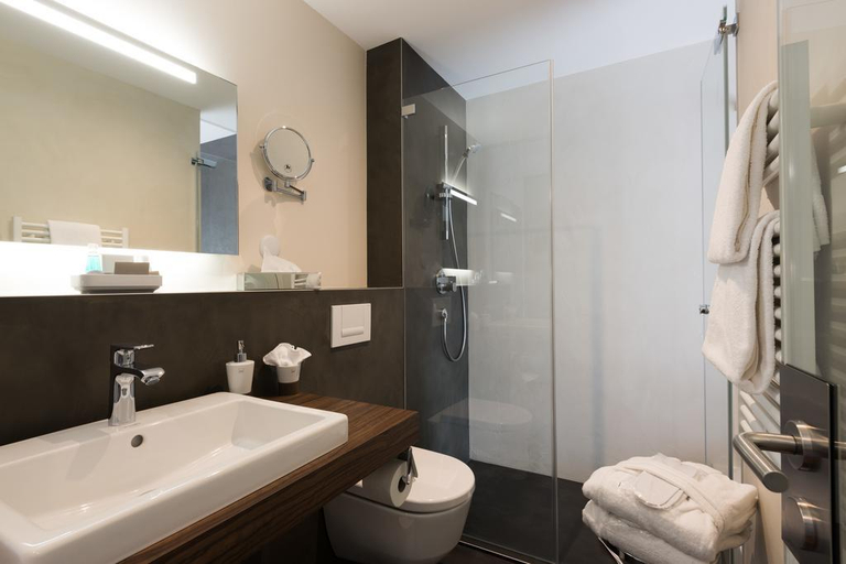Bathroom 5, Du Nord Hotel, Interlaken