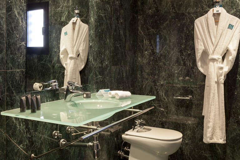Bathroom 4, B&B Hotel Zaragoza Los Enlaces Estación, Zaragoza