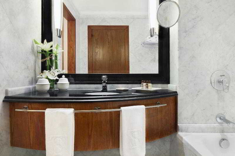 Bathroom, Sheraton Casablanca Hotel & Towers, Casablanca