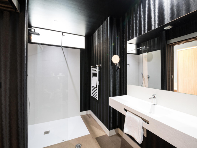 Bathroom 4, Astuy, Cantabria